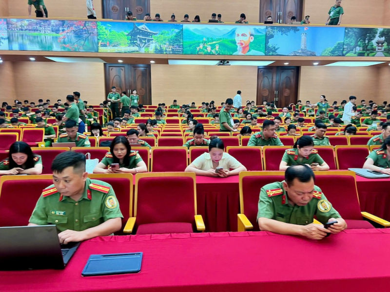 Công an Thủ đô tiên phong trong phong trào “Bình dân học vụ số” -0