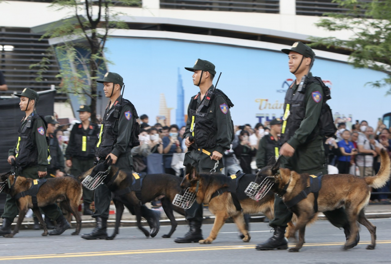 Đã mắt khi xem  cảnh khuyển “tác chiến” chống tội phạm ma túy tại chương trình “Vinh quang CAND Việt Nam” -1