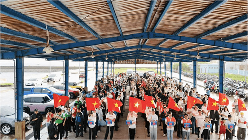 Gần 10.000 người vingroup và tình nguyện viên ra quân làm sạch bờ biển tại 28 tỉnh, thành phố -0