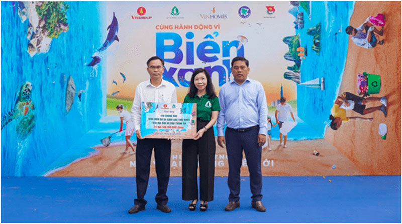 Gần 10.000 người vingroup và tình nguyện viên ra quân làm sạch bờ biển tại 28 tỉnh, thành phố -3