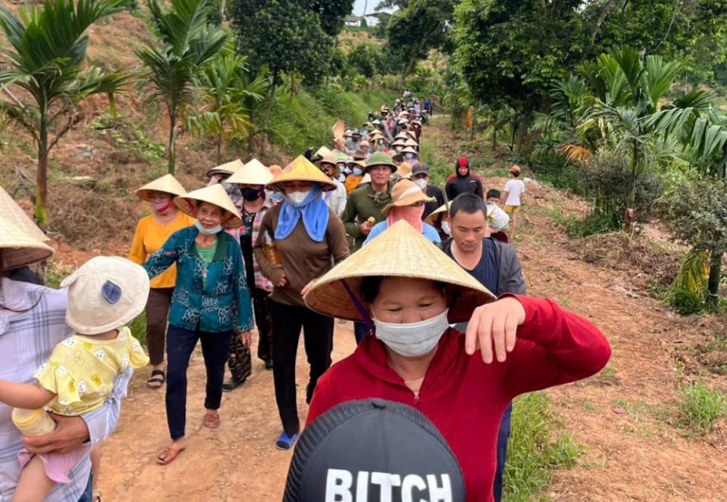 Người dân tập trung “tố” trại lợn nhiều lần gây ô nhiễm môi trường -0