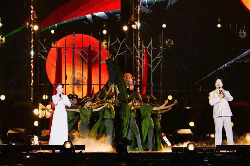 “Glorious Vietnamese Public Security Forces” musical gala leaves fantastic impression on audience -0