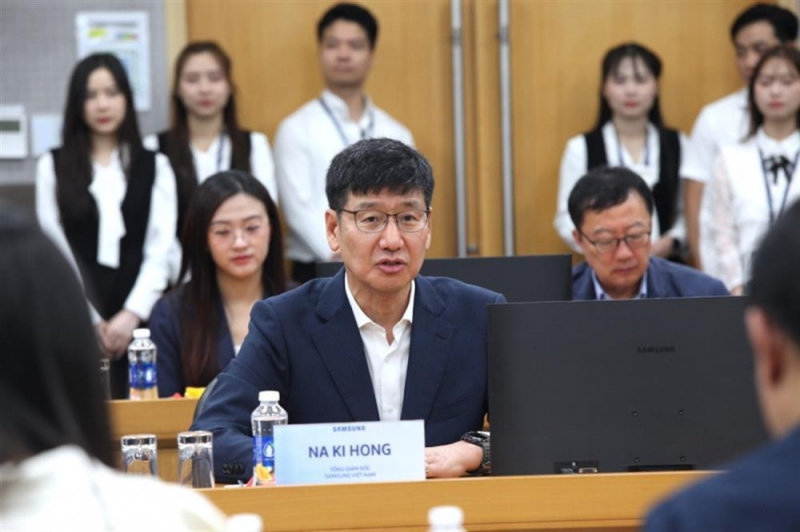 Minister Luong Tam Quang visits Samsung Electronics Vietnam Thai Nguyen Co., Ltd. -0