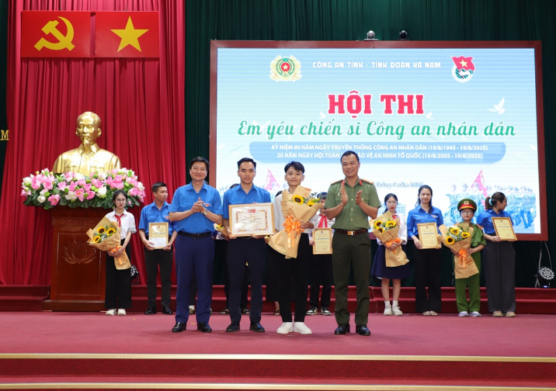 Sôi nổi Hội thi “Em yêu chiến sĩ Công an nhân dân” -0