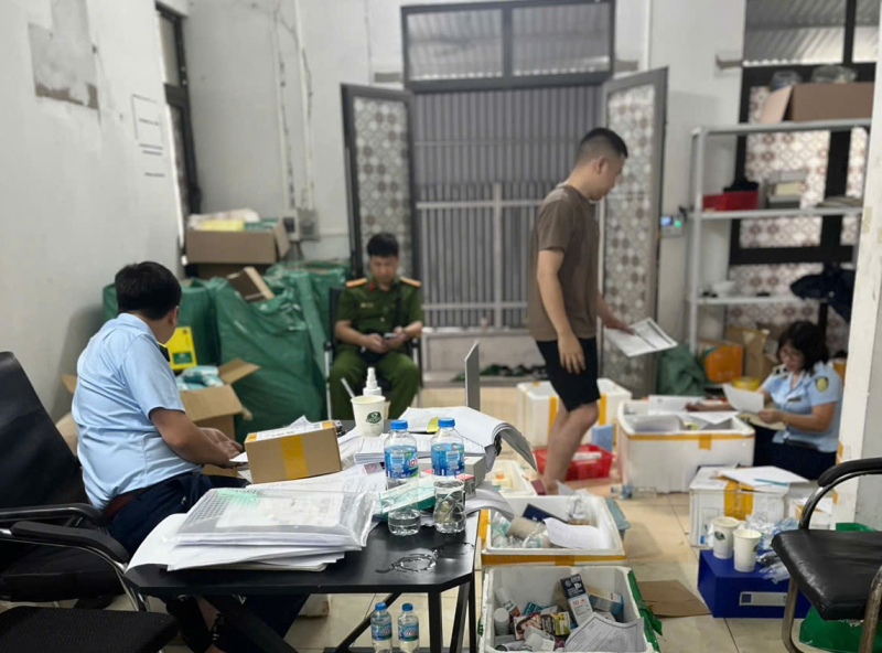 Kiểm tra, xử phạt 4 cơ sở kinh doanh mỹ phẩm nhập lậu -0