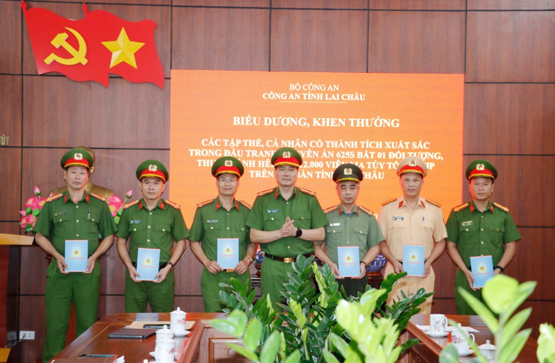 Công an tỉnh Lai Châu bắt quả tang đối tượng tàng trữ 8 bánh ma tuý -0