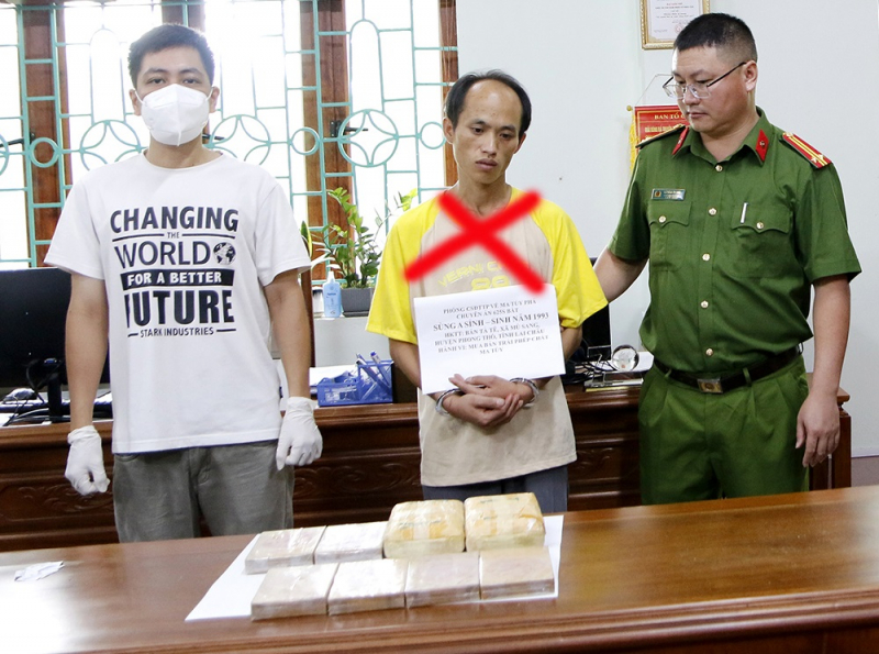 Công an tỉnh Lai Châu bắt quả tang đối tượng tàng trữ 8 bánh ma tuý -0