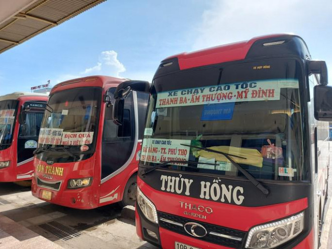 Hà Nội: Thu hồi phù hiệu gần chục xe hợp đồng, yêu cầu giám sát chặt chẽ hoạt động vận tải -0