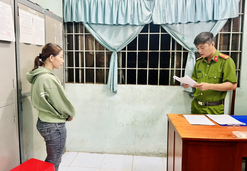 Thiệt mạng từ chuyện dẫn thú cưng tiểu tiện trước nhà hàng xóm -0