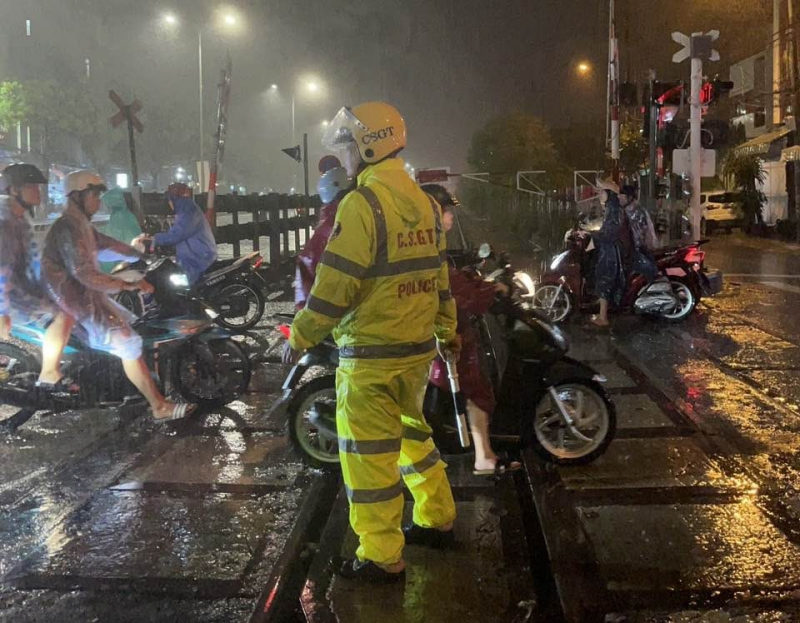 Công an TP Đà Nẵng phương triển khai các phương án ứng phó, sẵn sàng bảo vệ an toàn cho nhân dân -0