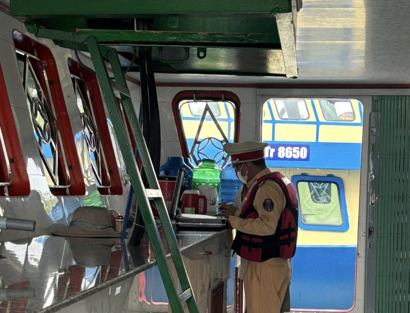 Liên tiếp bắt giữ 5 tàu khai thác, vận chuyển trái phép gần 2.500m3 cát -0