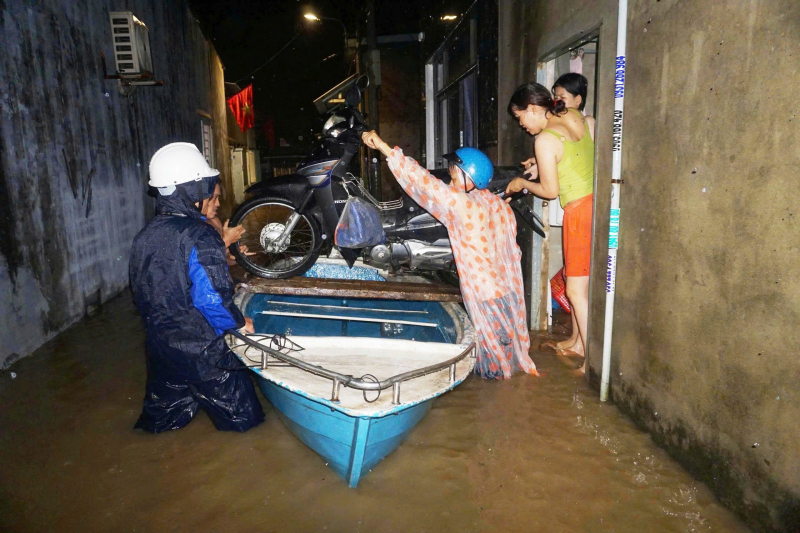 Công an TP Đà Nẵng phương triển khai các phương án ứng phó, sẵn sàng bảo vệ an toàn cho nhân dân -0