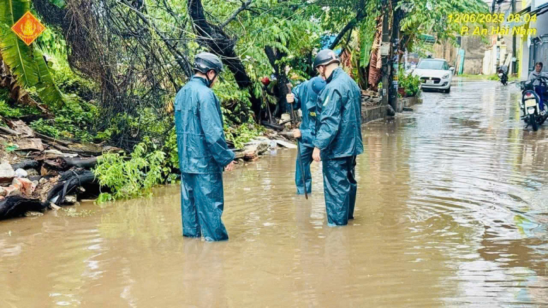 Công an TP Đà Nẵng phương triển khai các phương án ứng phó, sẵn sàng bảo vệ an toàn cho nhân dân -2
