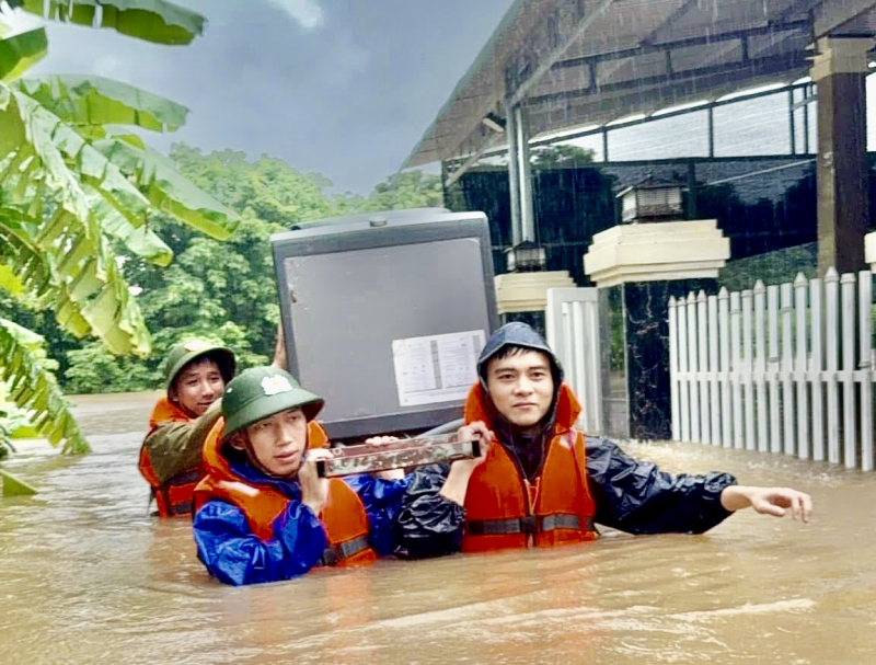 Mưa lớn gây ngập sâu, hàng nghìn nhà dân ở Quảng Trị bị ảnh hưởng -1