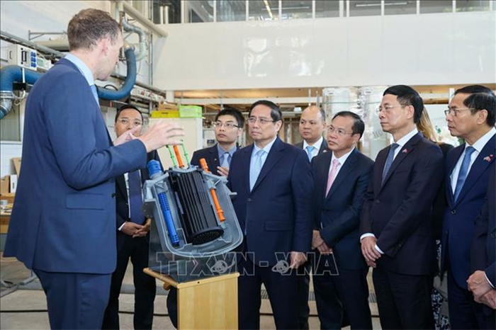 Thủ tướng Phạm Minh Chính làm việc với Phòng thí nghiệm hạt nhân của Viện Nghiên cứu Hoàng gia Thụy Điển -0