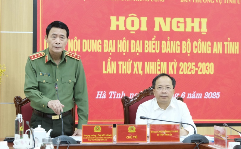 Thứ trưởng Lê Quốc Hùng duyệt Đại hội Đảng bộ Công an tỉnh Hà Tĩnh -0