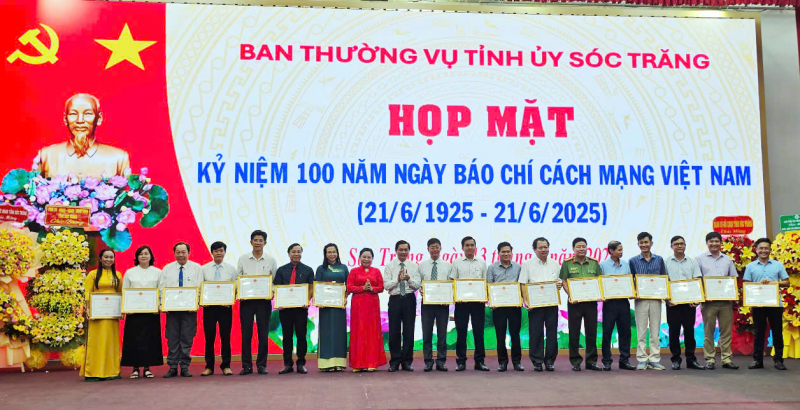 Tỉnh Sóc Trăng tặng Bằng khen Văn phòng thường trú và Phóng viên Báo CAND ở ĐBSCL -0