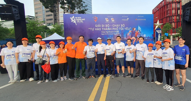 Số lượng người làm báo lớn nhất từ trước tới nay tham gia Giải đi bộ - chạy bộ “Tự hào thành phố tôi yêu” -0