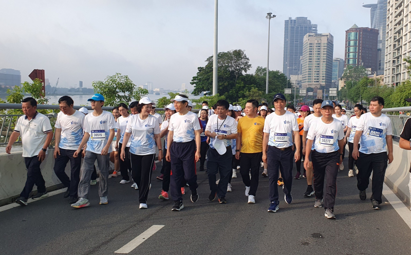Số lượng người làm báo lớn nhất từ trước tới nay tham gia Giải đi bộ - chạy bộ “Tự hào thành phố tôi yêu” -1