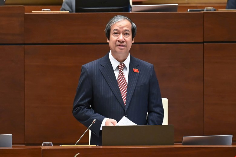 Miễn học phí là