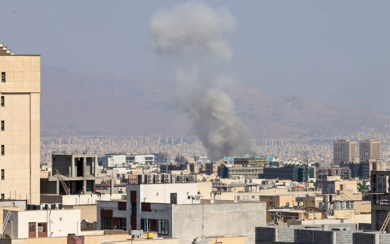 Iran dội hơn 30 tên lửa, còi báo động rền vang khắp Israel  -0