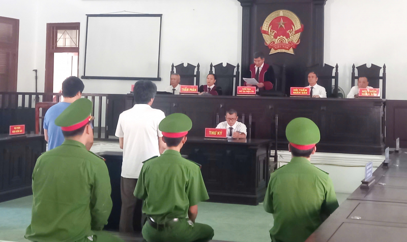 Vẽ chuyện “chạy án” để… lừa đảo, nguyên cán bộ kiểm tra đảng lãnh án 8 năm tù -0