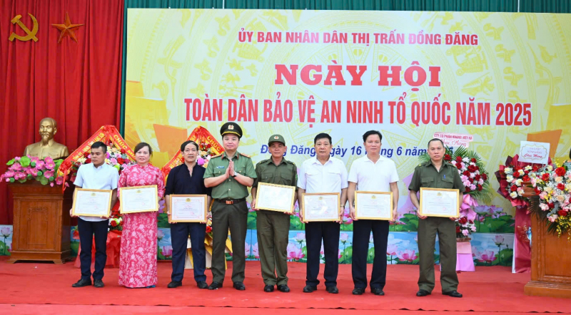 Thứ trưởng Lê Quốc Hùng dự Ngày hội toàn dân bảo vệ an ninh Tổ quốc tại Lạng Sơn -0