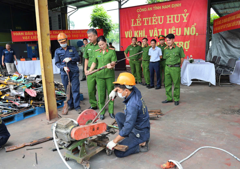 Tiêu hủy hàng nghìn vũ khí, vật liệu nổ và công cụ hỗ trợ -0
