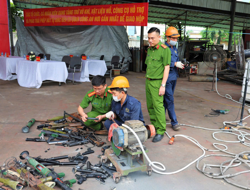 Tiêu hủy hàng nghìn vũ khí, vật liệu nổ và công cụ hỗ trợ -1