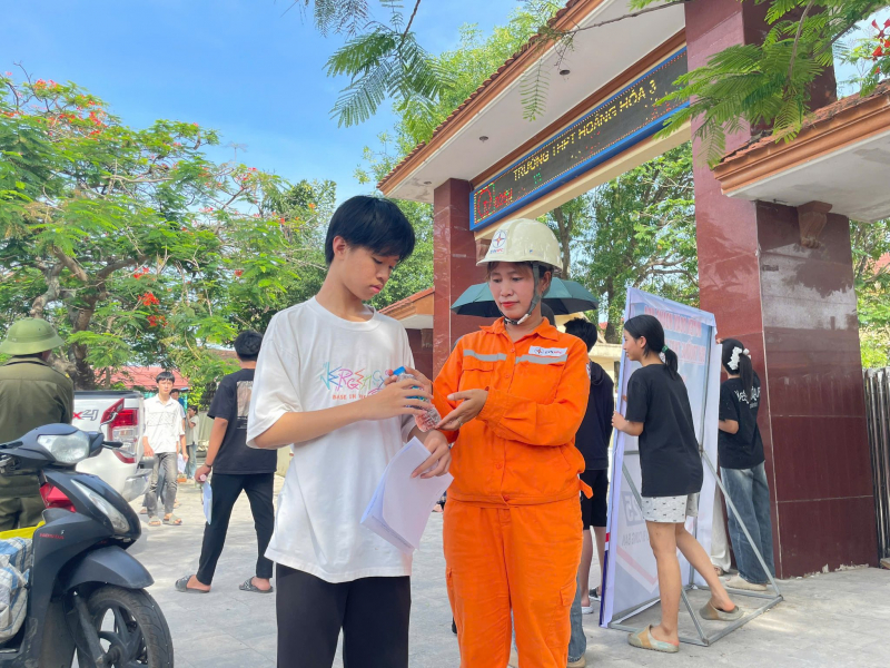 EVN triển khai nhiều giải pháp đảm bảo điện phục vụ kỳ thi tốt nghiệp -0