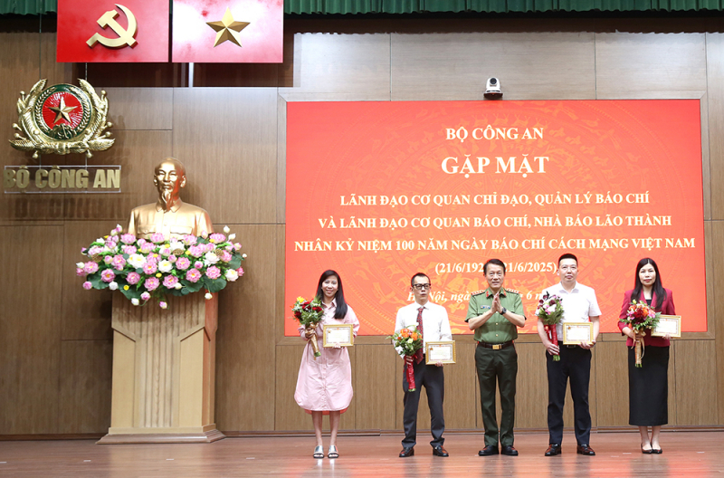 Vững vàng trận tuyến thông tin, chung sức bảo vệ an ninh Tổ quốc -0