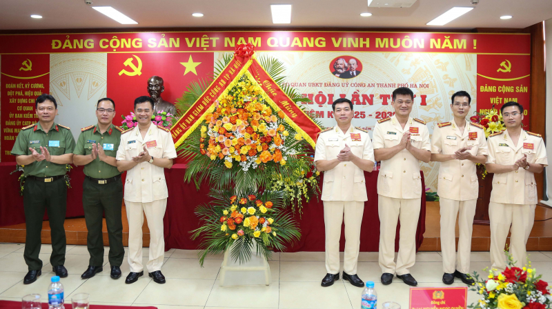 Góp phần làm tốt công tác xây dựng Đảng trong Công an Thủ đô -0