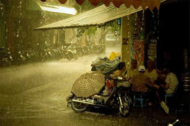 Miền Bắc ngày nắng, chiều tối tiếp diễn mưa dông -0