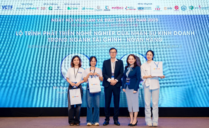 Vietbank nổi bật tại Ngày hội Việc làm và Đào tạo VCTF Vietnam 2025 -1