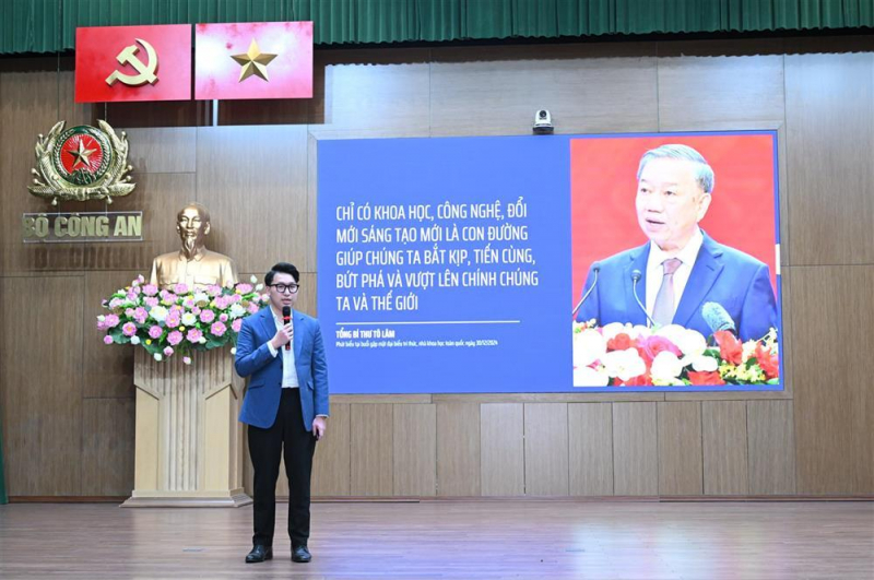 Young public security officers train in AI -0