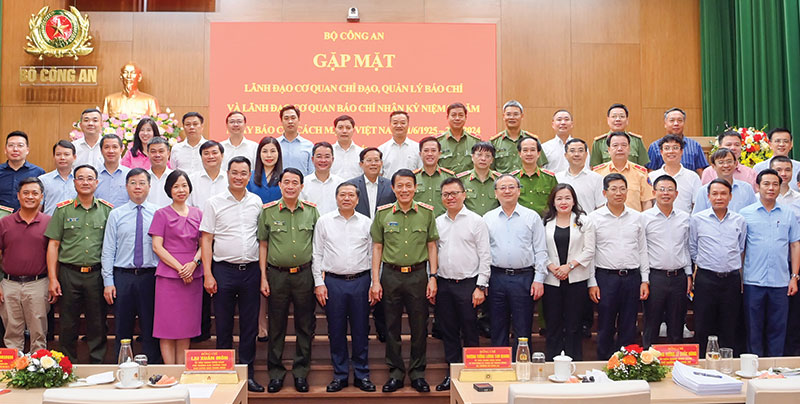 2ĐB-Tờ báo tiên phong trên mặt trận văn hóa, tư tưởng -0