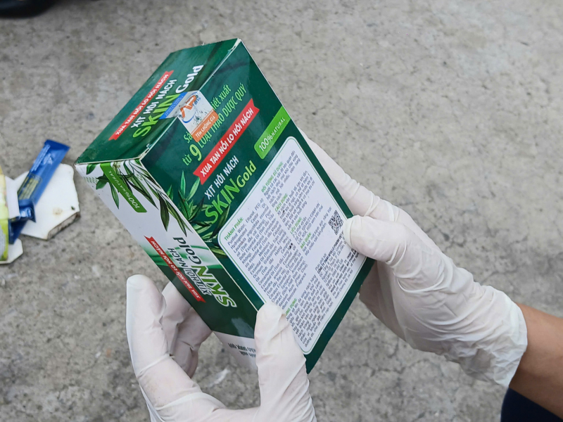 Quảng Ninh phát hiện lượng lớn thực phẩm chức năng bị đổ ra bãi rác -0