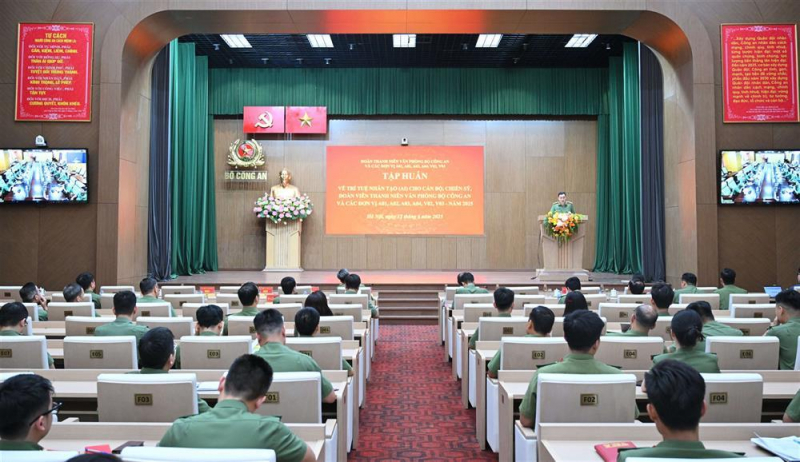Young public security officers train in AI -0