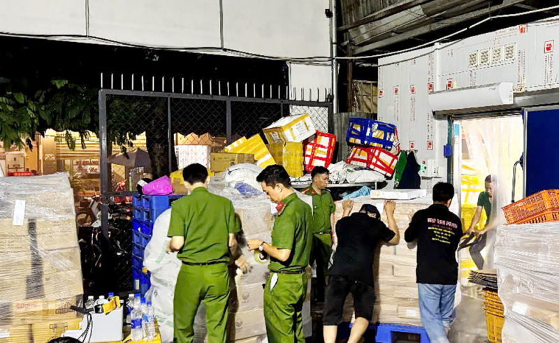 Xử lý mạnh, thực phẩm bẩn, độc hại vẫn “lách” vào nhà hàng, quán nhậu -0