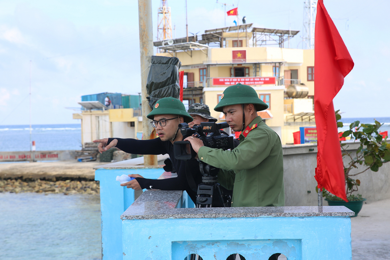 22_soDB_  Tôi thấy hoa vàng, cỏ xanh ở Trường Sa… -1