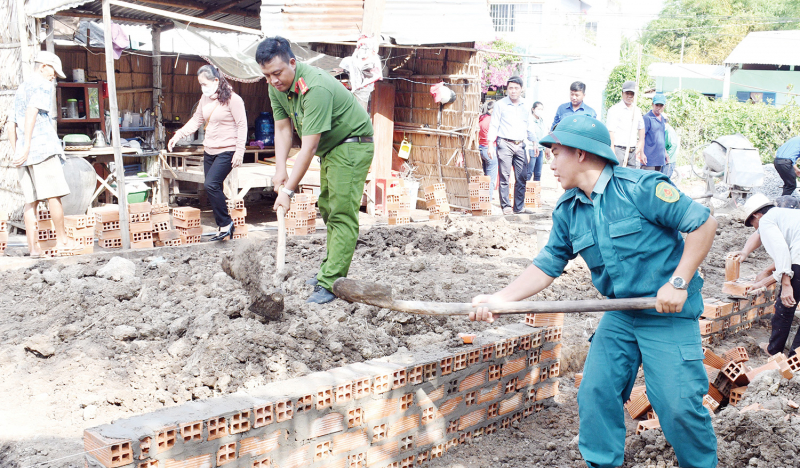 “3 cùng” hỗ trợ người nghèo có nhà mới_Số Đặc biệt trang 30 -0