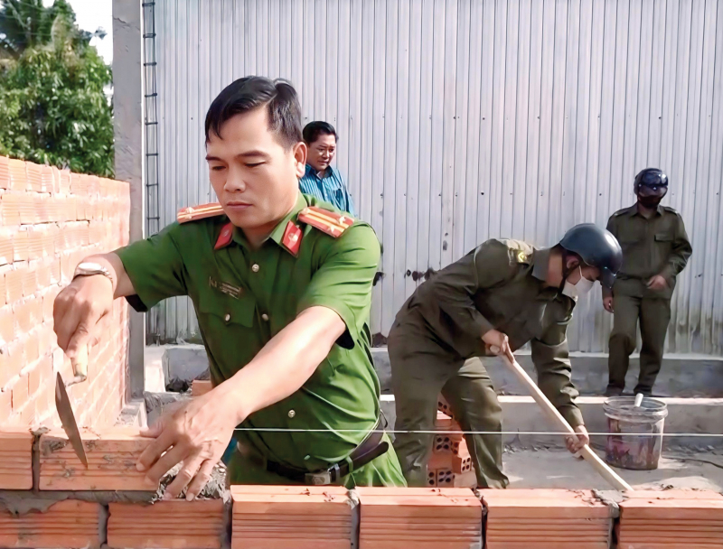“3 cùng” hỗ trợ người nghèo có nhà mới_Số Đặc biệt trang 30 -0