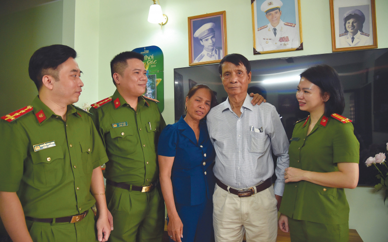 Những việc làm nhân văn vì dân của Công an Thủ đô_Số Đặc biệt trang 31 -0
