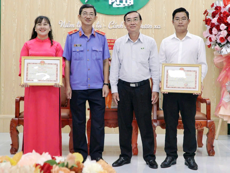 Phóng viên Báo CAND được nhiều đơn vị ghi nhận đóng góp và khen thưởng -0