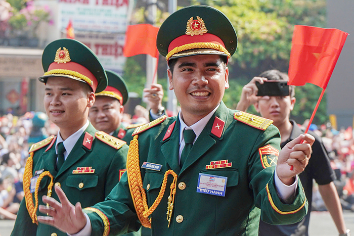 Triệu trái tim chung một nhịp đập -0