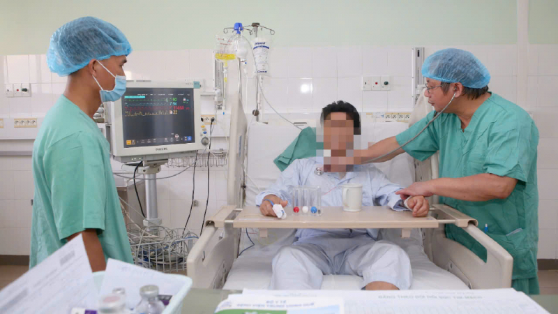 Bác sĩ chạy đua thời gian thực hiện cùng lúc 4 ca ghép tim, gan, giác mạc xuyên Việt -0