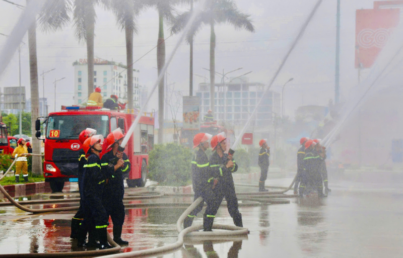 Bắc Giang Nâng Cao Năng Lực Ứng Phó Sự Cố Cháy Nổ 2 Tình huống cháy giả định trong diễn tập