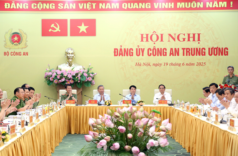 Tổng Bí thư dự và chỉ đạo Hội nghị Đảng ủy Công an Trung ương 6 tháng đầu năm 2025 -0