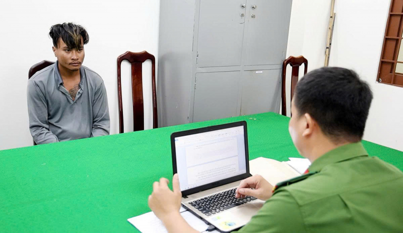 Dùng búa chém 2 người thương vong chỉ vì va chạm với con chó của hàng xóm -0