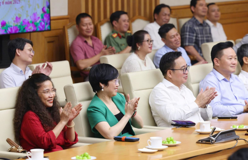 Thủ tướng: Chính phủ cảm ơn và luôn lắng nghe, chia sẻ, tạo điều kiện cho báo chí hoạt động thuận lợi -0